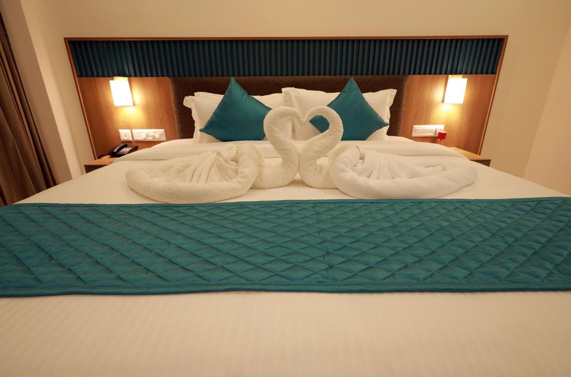 Viraj Retreat Hotel Mundrothuruth Екстериор снимка